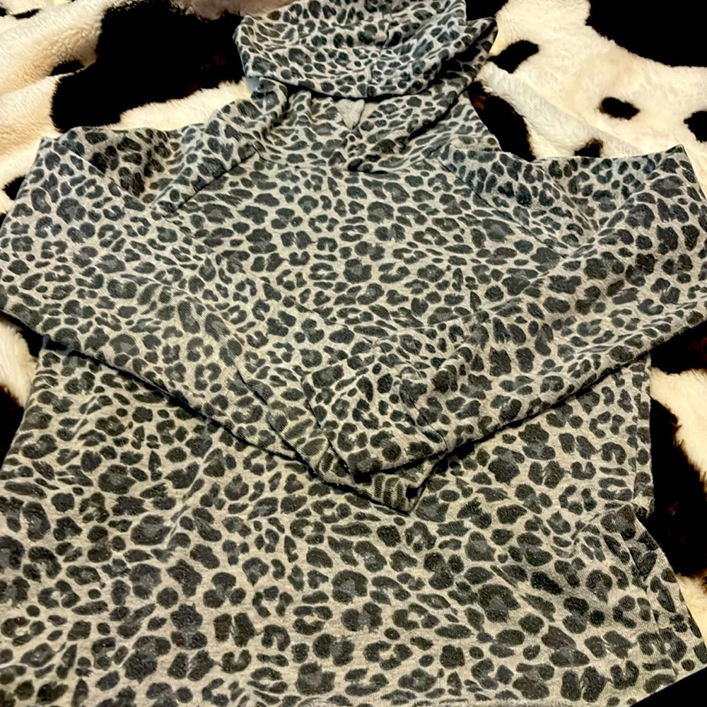 Brand is Harper and Elliot size medium in great quality only worn once